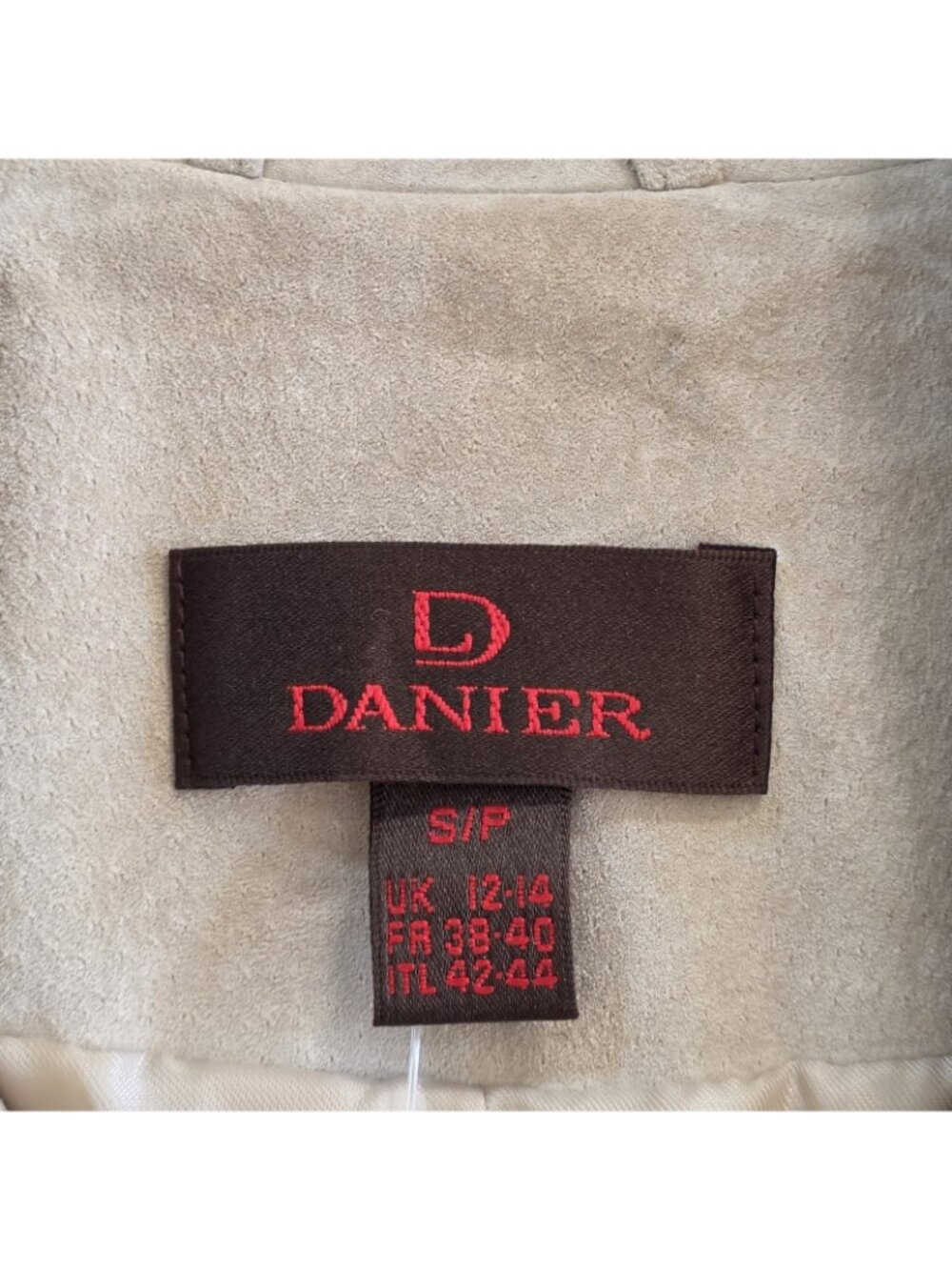 Danier Vtg Kyla Suede Trench Coat S Beige Buttons Minimalist Retro Look Edgy Nwt — image 3 of 8